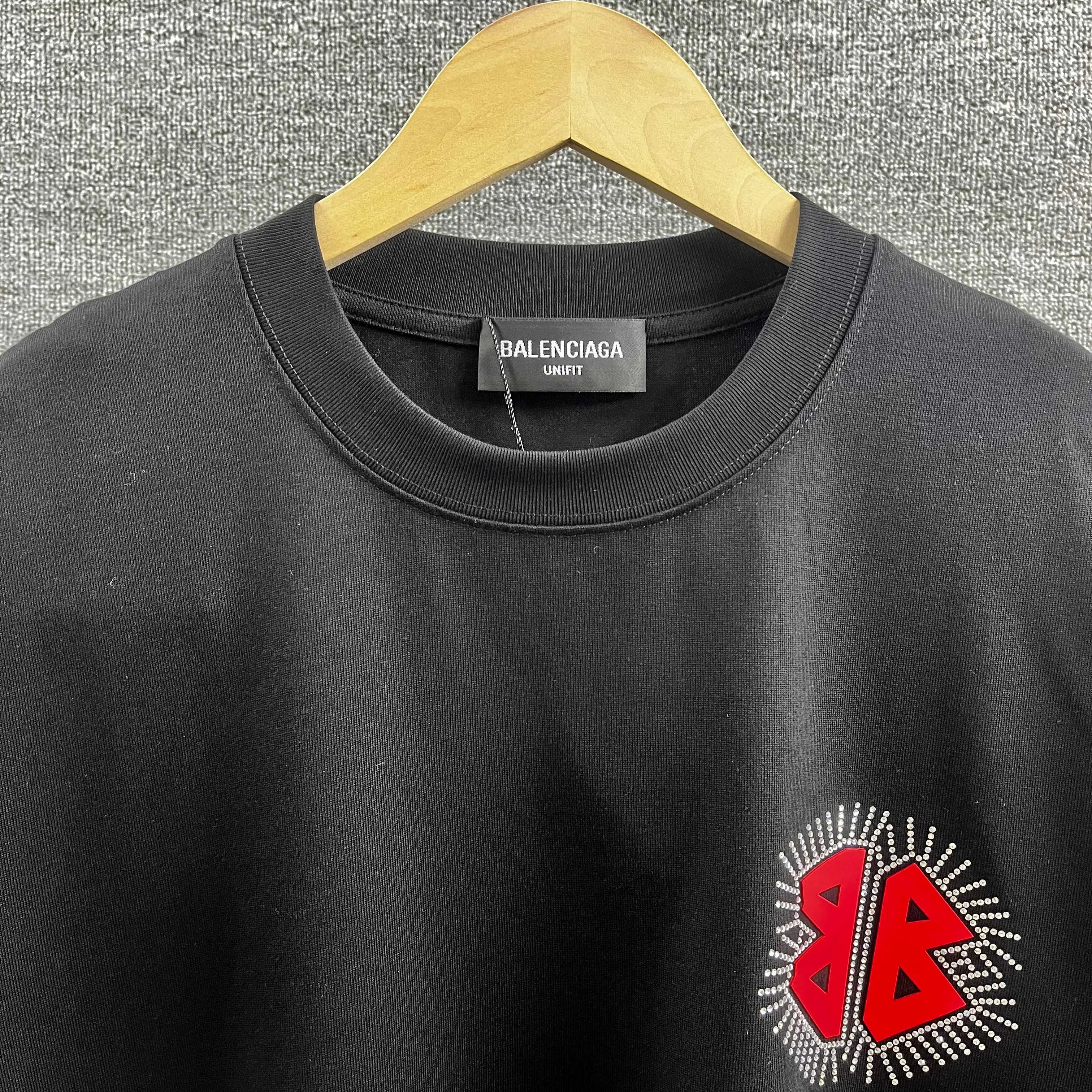 Bale* * New Arrival t Classic + Same Style ：Black White Size： S （90-130 ） M （120-150 ） L （140-165 ） XL （160-180 ） XXL （180-210 ）